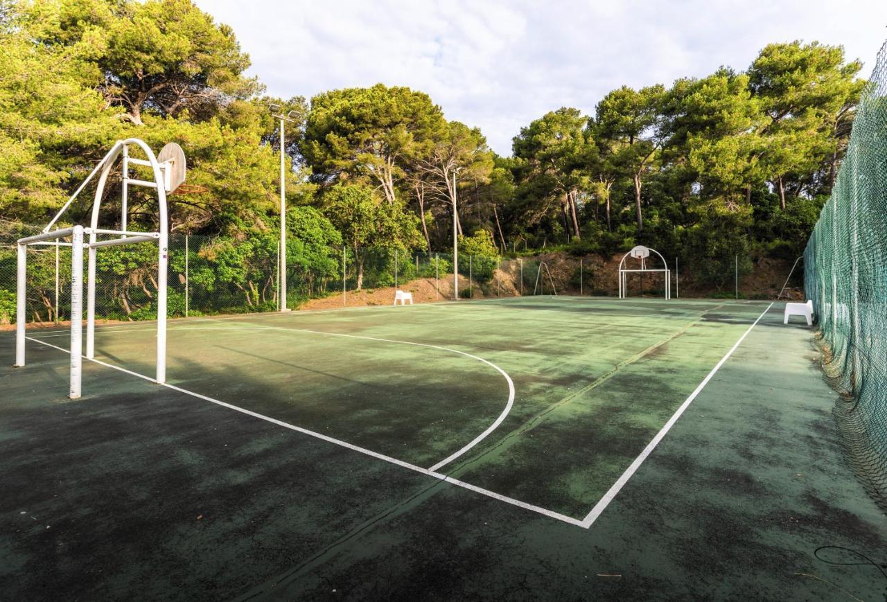 Belambra Clubs Presqu'Ile De Giens - Les Criques Hotel Hyeres Bagian luar foto